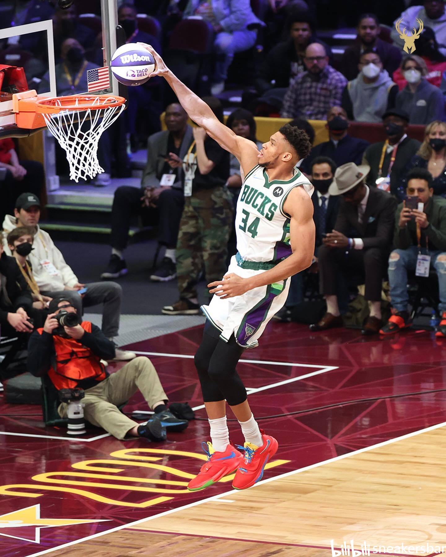 他刻意退到 他刻意退到